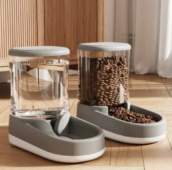 Pet Feeders & Bowls